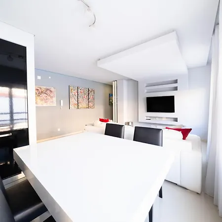 Luxury Apartment *